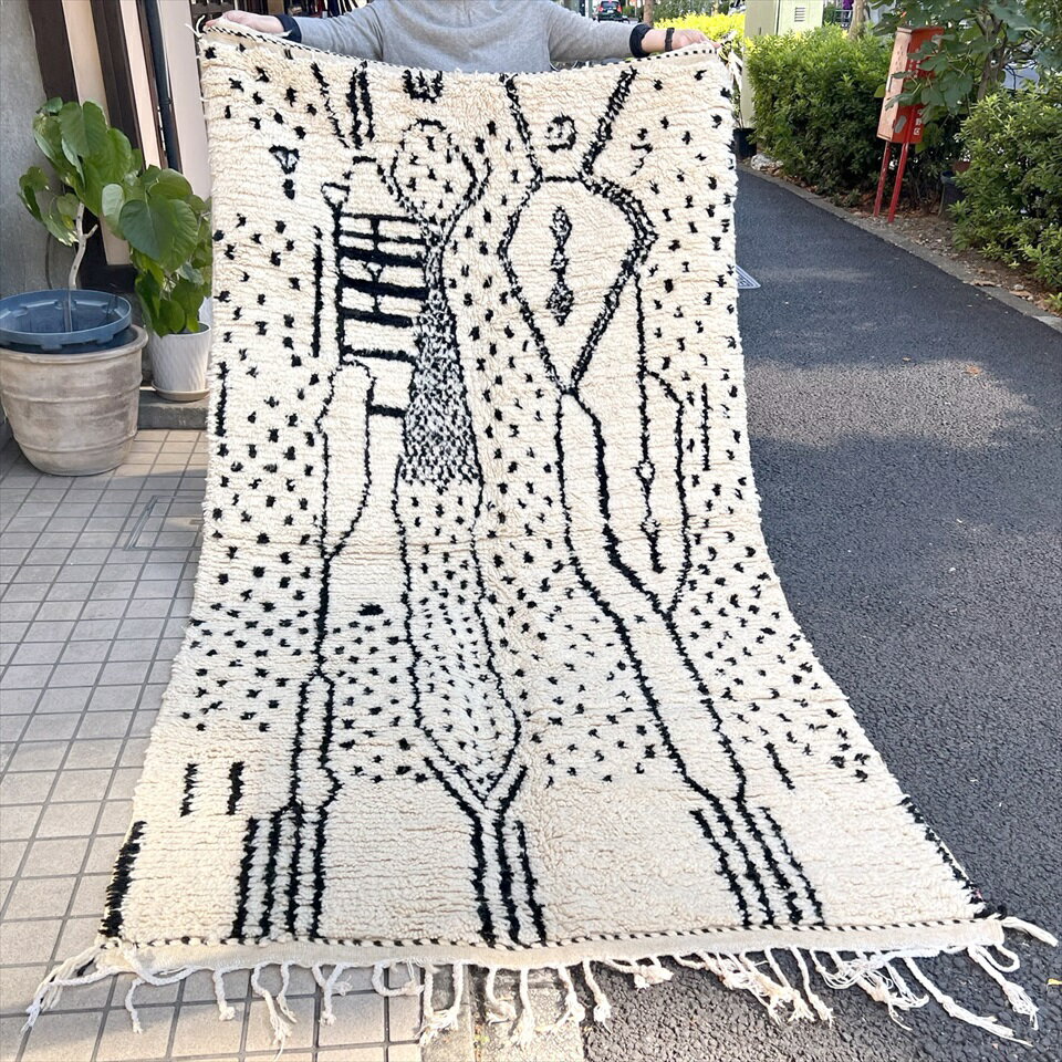 【15%OFFクーポン対象品】モロッコラグ　アジラル Aziral moroccan rug 255×140cm モノトーン　抽象的な模様