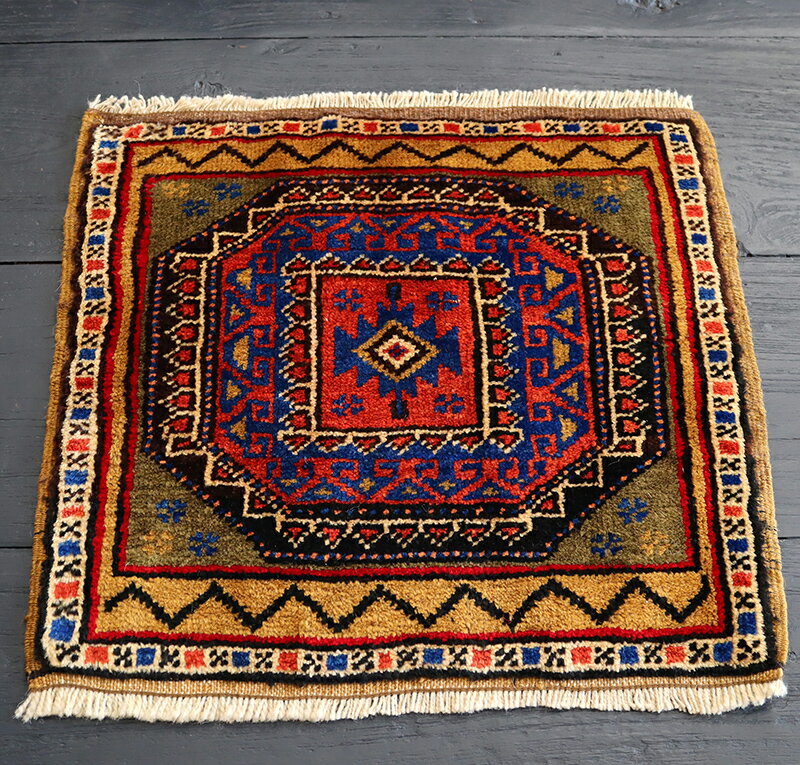 【15%OFFクーポン対象】トルコ絨毯 正方形 ミニサイズ40×43cm幾何学モチーフ