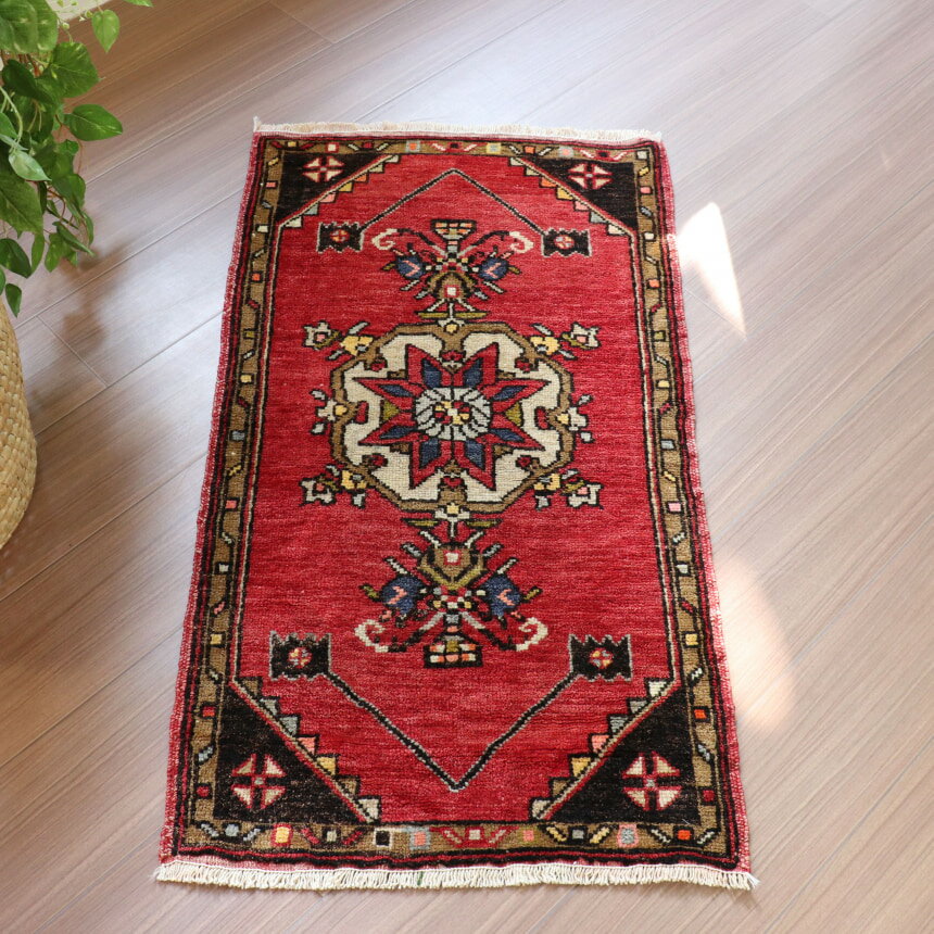 Rakuten - 【15%OFFクーポン対象】トライバルラグ ヤストゥク トルコ手織り絨毯 97×55cm シワス地方　手織り 伝統柄