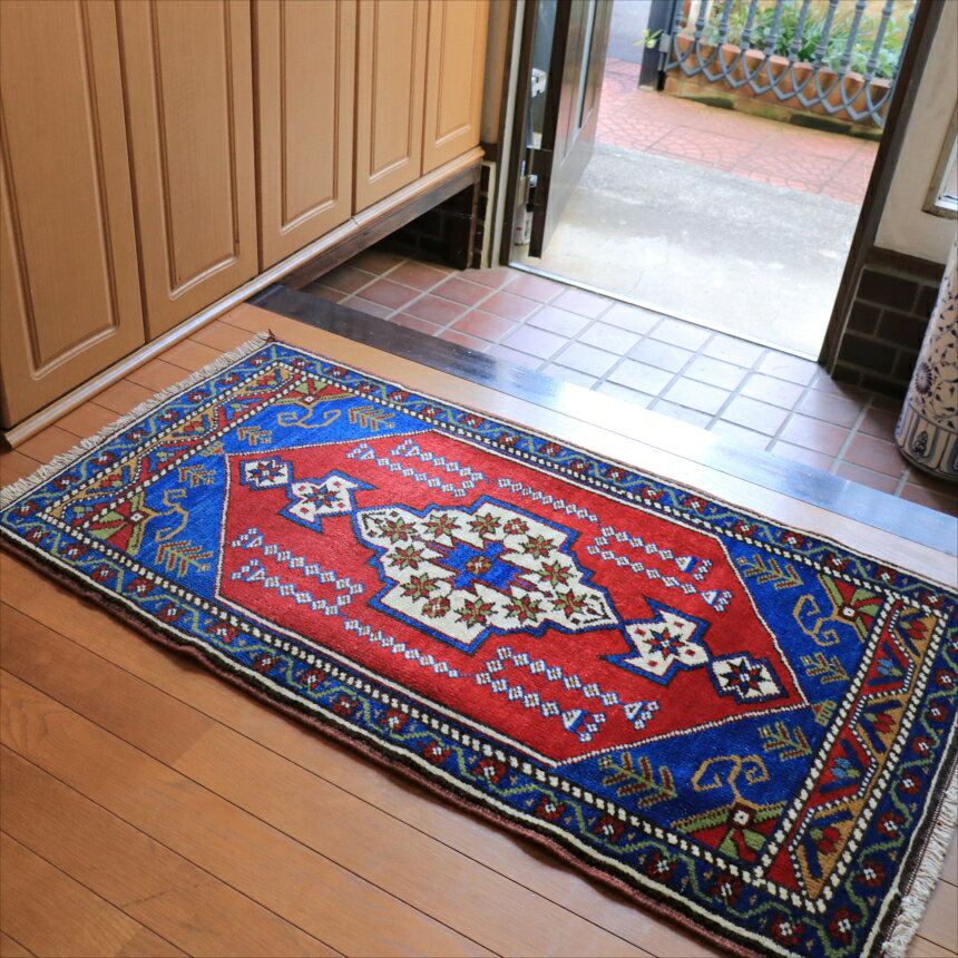 Rakuten - 【15%OFFクーポン対象】トルコ絨毯　ヤストゥク 114×64cm コンヤ 六角メダリオン　手織りラグ　ヴィンテージ