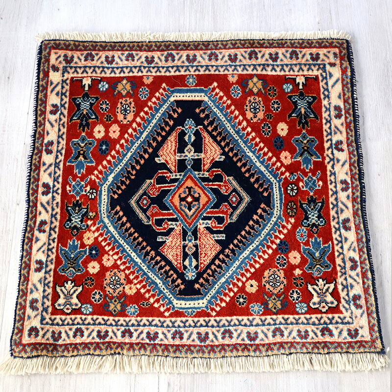 ギャッベ カシュクーリ 細かく緻密な織り 47×49cm 鮮やかな赤・ネイビーブルーのメダリオン/　イラン　手織り