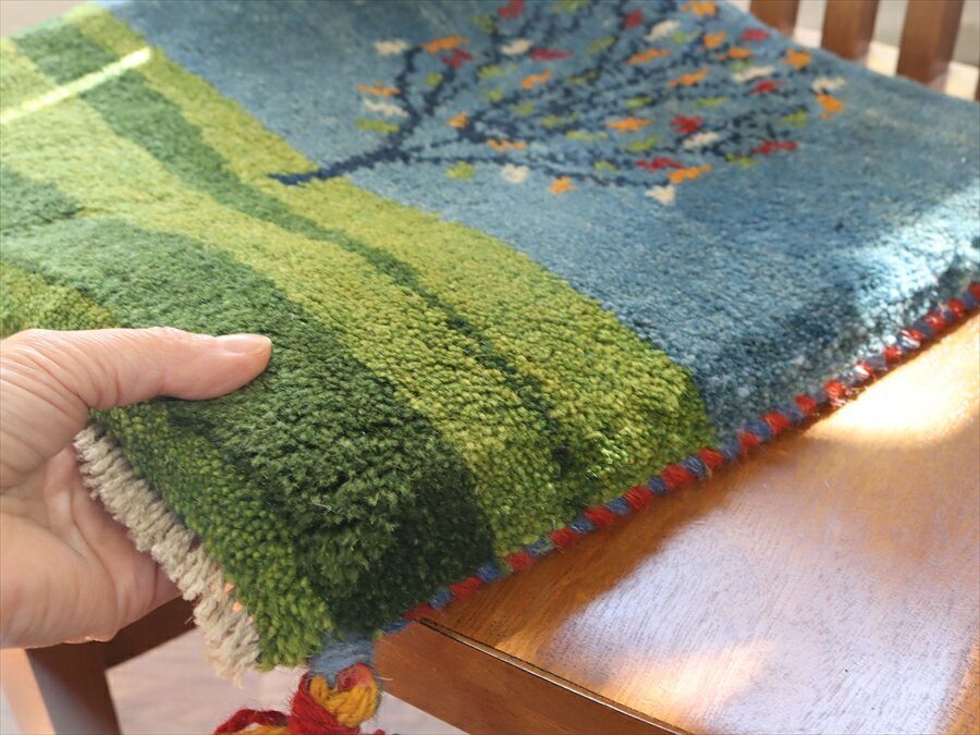 【15%OFFクーポン対象品】ギャッベ イラン産手織り 座布団サイズ 39×39cm ブルー&グリーン 花をつけた生命の木 [2]