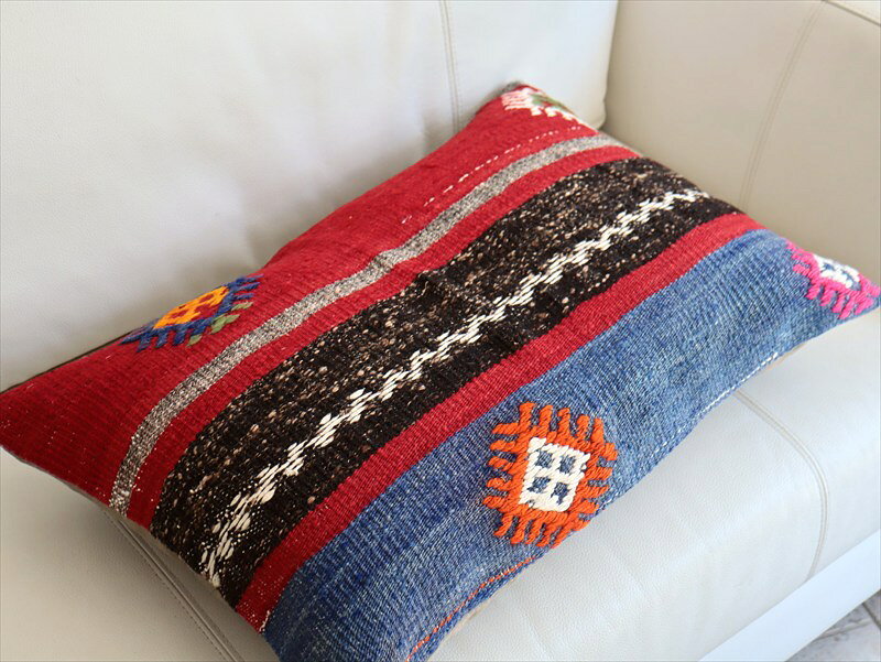 【15%OFFクーポン対象】オールドキリムクッションカバー 長方形サイズ 59×39cm ア...