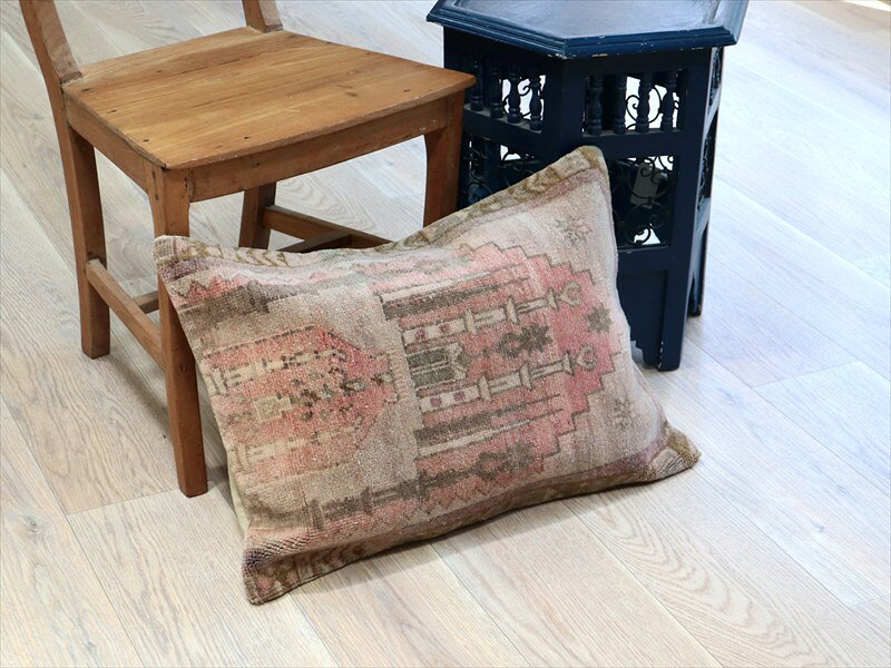 トライバルラグ 絨毯クッション 62×44cm シワス・モスク ミフラープ [2]