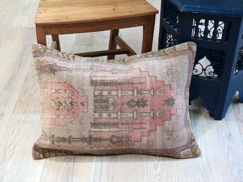 トライバルラグ 絨毯クッション 62×44cm シワス・モスク ミフラープ [3]