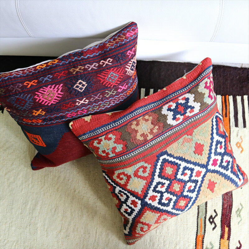 【15%OFFクーポン対象品】キリムクッションカバー 40cm トルコ 手織り ヴィンテージ オールド Kilim Cushionマナストゥル 連なる三角モチーフ [2]