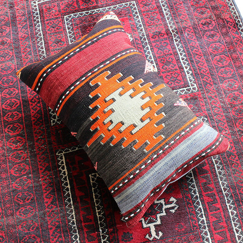 【15%OFFクーポン対象】オールドキリムクッション・長方形ビッグピロー Turkish Old Kilim Cushion 60x39cm ジグザグしたひし形と三角形のジジム [2]
