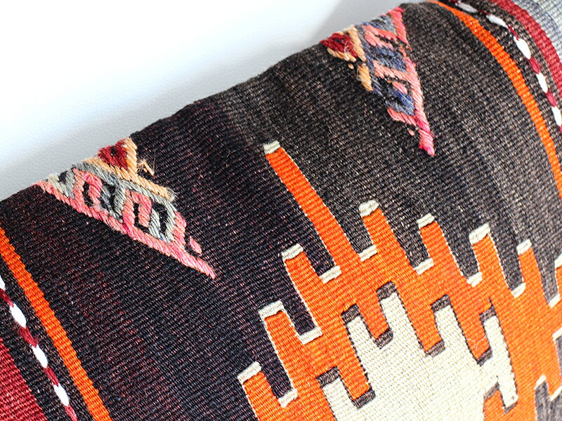 【15%OFFクーポン対象】オールドキリムクッション・長方形ビッグピロー Turkish Old Kilim Cushion 60x39cm ジグザグしたひし形と三角形のジジム [3]