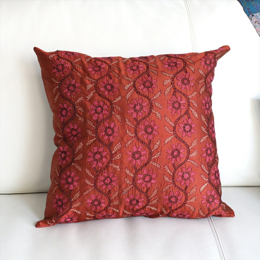 カンタ刺繍　シルク　クッションカバー38×38cmレンガ色　連なる花