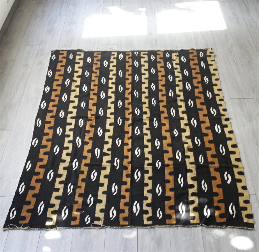アフリカ・泥染布　ボゴラン（Bogolan）/　ガーナ Ghana 195×145cm Mud Cloth, Bogolan