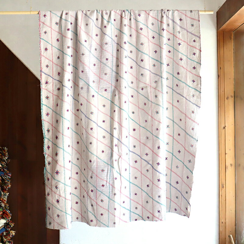 インド カンタ刺繍・パッチワーク/ラリーキルト 古布・ヴィンテージファブリック 207x164cm 花とラティス ヴィンテージ刺繍布 Kantha embroidery, India