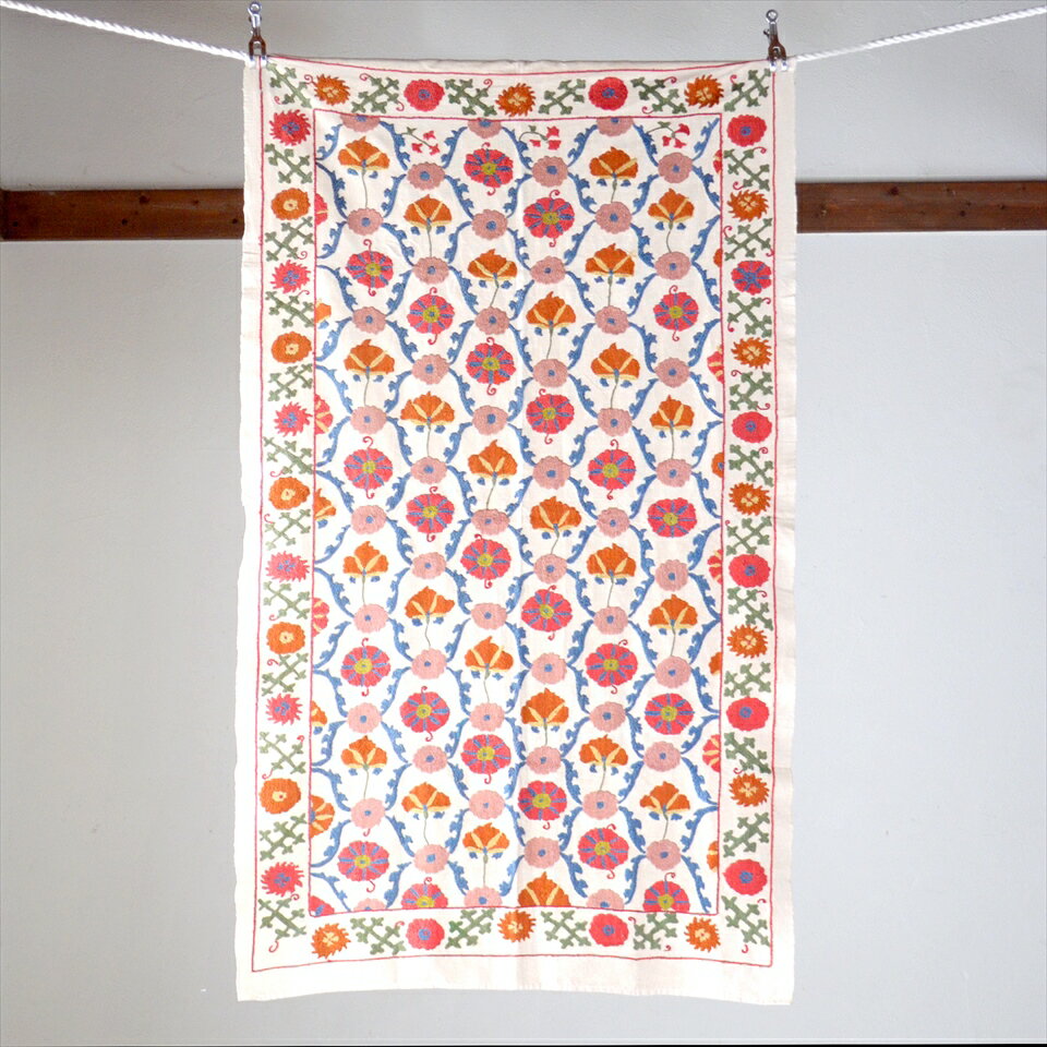 ウズベキスタン・スザンニ刺繍布　アンティークデザイン142×81cmフラワーモチーフ・ブルートレリス