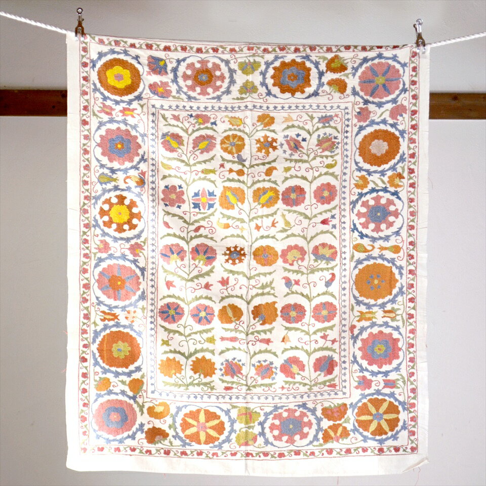Suzani, Uzbekistan Suzani, Embroidary　ウズベキスタン・スザンニ刺繍布125×103cmアンティークデザイン・ピンクとオレンジの花