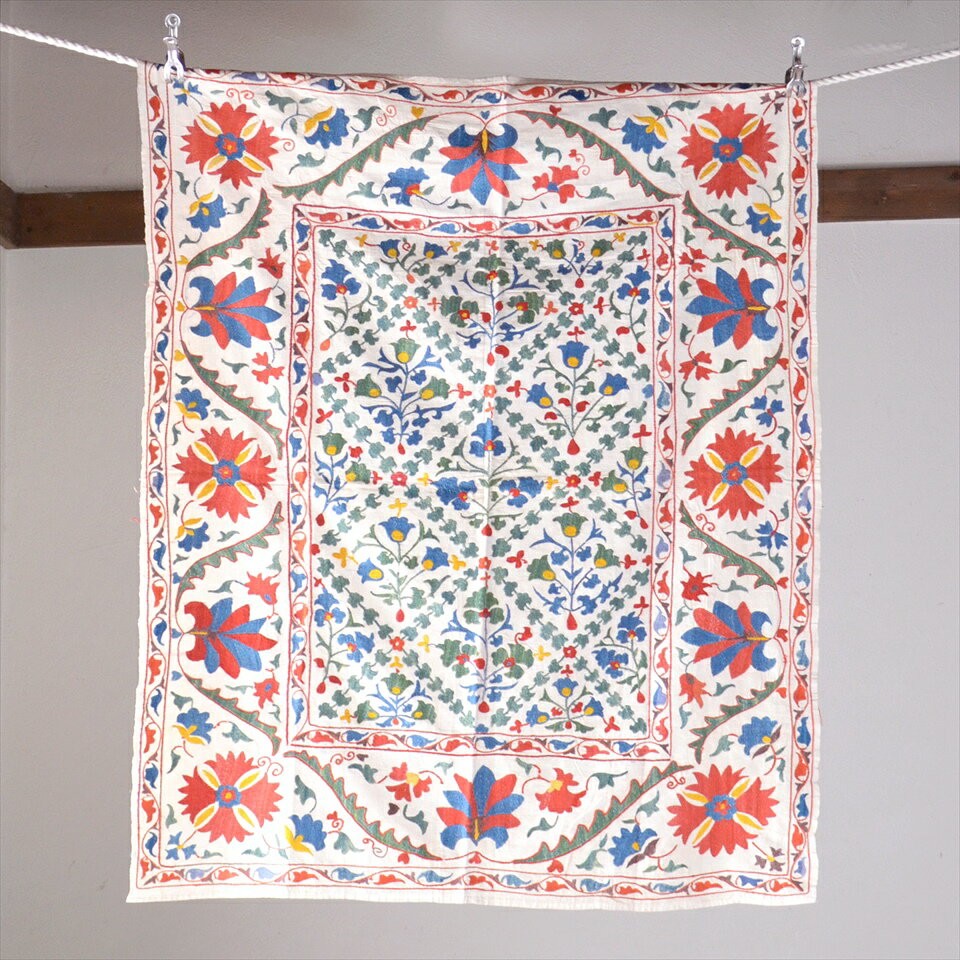 【15%OFFクーポン対象品】Suzani, Uzbekistan Suzani, Embroidary　ウズベキスタン・スザンニ刺繍布115×94cmアンティークデザイン　咲き誇る花・トレリス