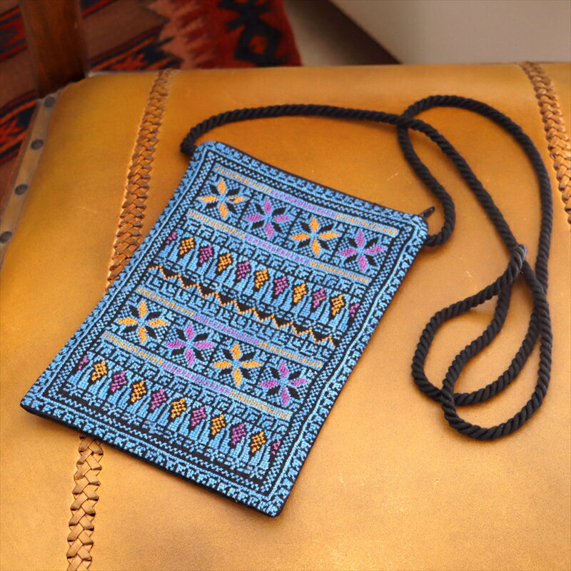 パレスチナ刺繍のポシェット 緻密な刺繍 ブルー