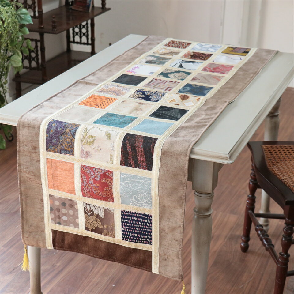 Rakuten - テーブルランナー　モザイクパッチワーク 142x50cmサイズ シュニール素材