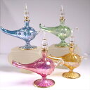 エジプトガラス香水瓶　アラジンランプ　Egyptian Perfume Bottle Aladdin Lamp　ラスターオプティック 14cmサイズ高さ約H14cm/ D6.5cm/ W14.5cm材　質ガラス制　作エジプトアラジンランプの形が、アラビアンな雰囲気たっぷりの香水瓶。エジプトのカイロにて、職人さんが一つ一つ手作りしたものです。つややかなガラスの輝きと、きらりと光るゴールドがエキゾチックなゴージャスさを醸し出しています。色違いやサイズ違いを並べて、お部屋にアラビアンなテイストをプラスできます。実際に香水瓶として使うこともできますが、やや密閉性が低いので、置物・飾り・などとしてお楽しみください。※高さが約14cm、持ち手から注ぎ口の先までの長さが約14.5cmです。※箱はついていません。エアキャップで包んでお届けします。※手作り品のため、個体差がありますので、若干サイズの誤差がございます。ブルーグリーンイエローパープルガラス香水瓶, エジプト香水瓶, エジプトガラス, エジプト, お土産, カイロ, ガラス工芸, アラジンランプ, アロマテラピー, ハンドメイド, エジプトお土産, 香油