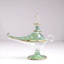 エジプトガラス香水瓶　アラジンランプ　Egyptian Perfume Bottle Aladdin Lamp　グリーン　ツートーンサイズ高さ約H12cm/ D5cm/ W11.5cm材　質ガラス制　作エジプトアラジンランプの形が、アラビアンな雰囲気たっぷりの香水瓶。エジプトのカイロにて、職人さんが一つ一つ手作りしたものです。つややかなガラスの輝きと、きらりと光るゴールドがエキゾチックなゴージャスさを醸し出しています。色違いやサイズ違いを並べて、お部屋にアラビアンなテイストをプラスできます。実際に香水瓶として使うこともできますが、やや密閉性が低いので、置物・飾り・などとしてお楽しみください。※高さが約12cm、持ち手から注ぎ口の先までの長さが11.5cmです。※箱はついていません。エアキャップで包んでお届けします。※手作り品のため、個体差がありますので、若干サイズの誤差がございます。ガラス香水瓶, エジプト香水瓶, エジプトガラス, エジプト, お土産, カイロ, ガラス工芸, アラジンランプ, アロマテラピー, ハンドメイド, エジプトお土産, 香油