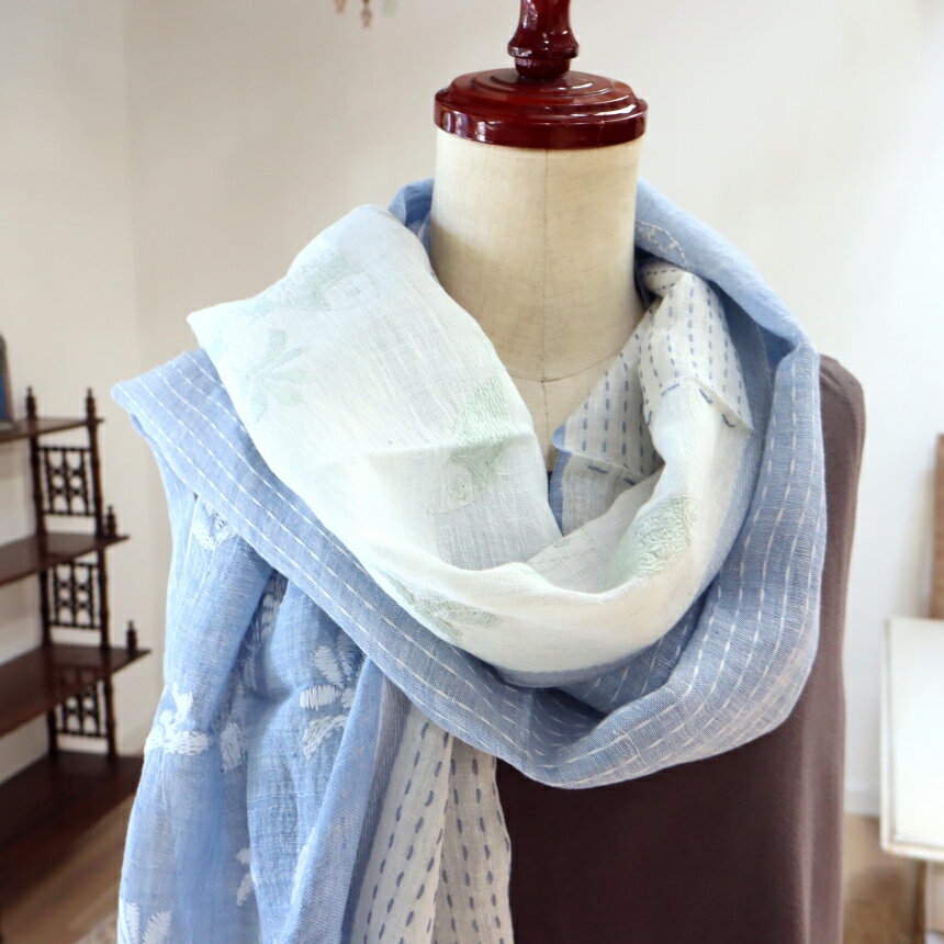 Cotton - 手刺繍 ストール 綿麻混 ブルーxホワイト バイカラー 魚柄 カディ インド