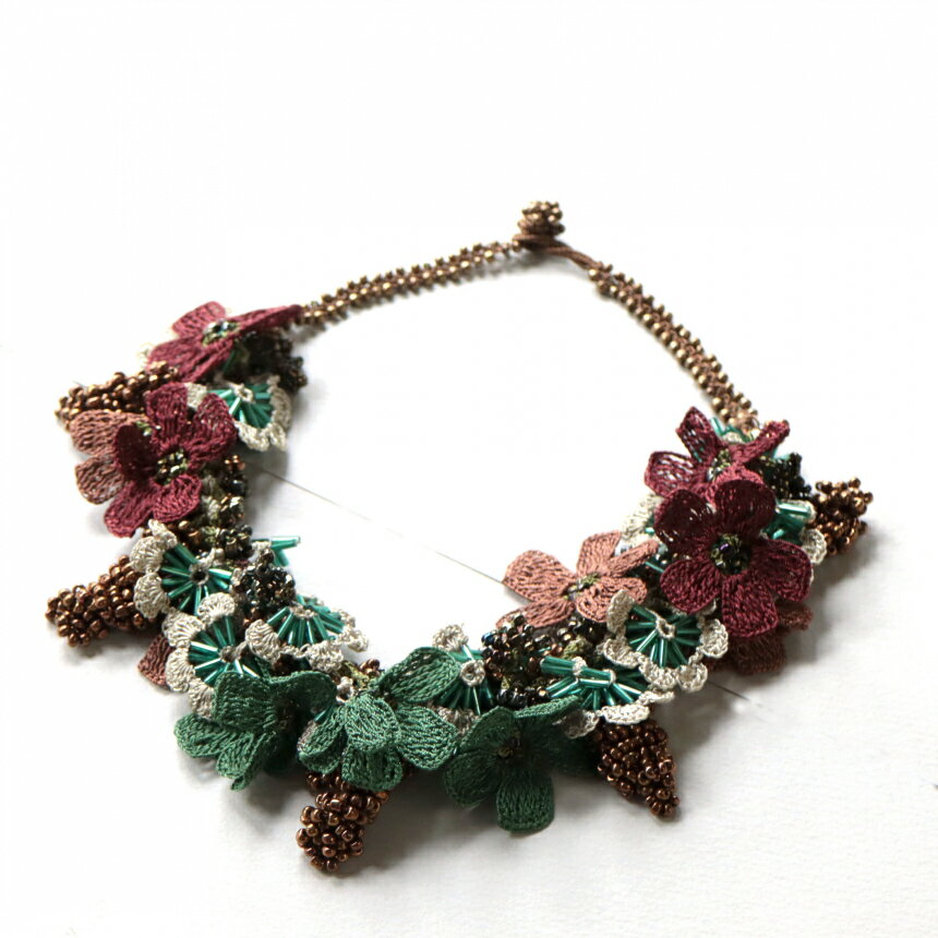 トルコのレース編「オヤ」ネックレス 5房の葡萄と華やかなフラワー グリーン/ブラウン/ボルドー