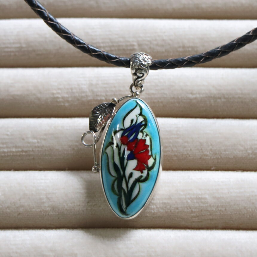 【10%OFFクーポン対象品】キュタフヤ陶器 シルバーペンダント オットマンフラワーオーバル　葉と蔓のレリーフ(4)