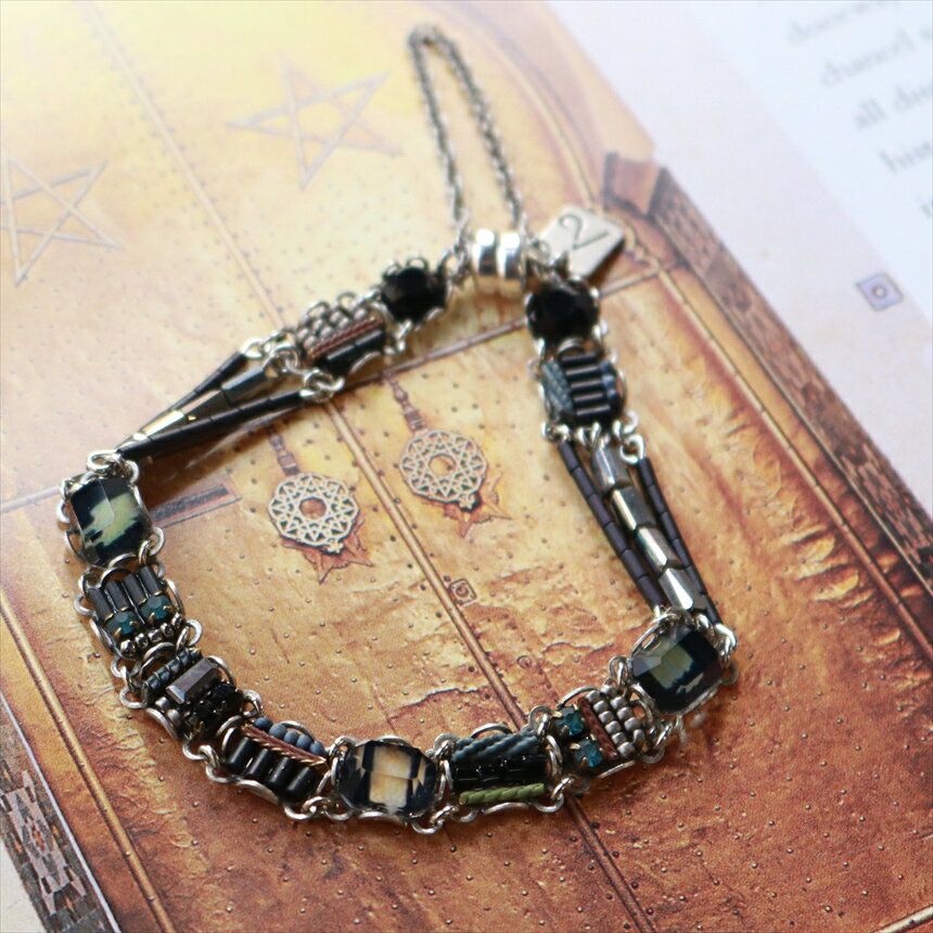 Ayala Bar Classic Collection アヤラ・バー　ブレスレット　Dark Dimension品　番ay05-c4057サイズ円周　約18(+7)cmトップ：7×cm材　質ガラスビーズ、リボンコード、真鍮制　作イスラエルこの夏のブラックは、深いマットカラー。マグネットクラスプが使われて装着しやすいブレスレットです。Ayala Bar, Costume Jewerly, Import, Vintage Jewerly, Israel, Bohemian, BO-HO, コスチュームジュエリー・アンティーク・ハンドメイド・ヴィンテージ・クォーツ・ヴィクトリアン・アールヌーボー・ボヘミアン・フォークロア・イスラエル・デザイナーズ