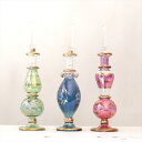 ガラス エジプト香水瓶 3本セット　クレオパトラ　Egyptian Perfume Bottle商品番号eg6777サイズ　12cm/ 12cm/ 12cmcm素　材ガラス産　地エジプト　カイロアラビアンな輝きの香水瓶。約12cmの高さのミニサイズ3本セットです。エジプトのカイロにて職人さんが一つ一つ手作りで作っているので、カラーやデザインのバリエーションも様々です。切子細工で表現された草花モチーフやゴールドの着彩、フリル状のガラスなど小さいながらも職人さんの技が光っています。実際に香水瓶として使うこともできますが、密閉性が低いので、置物・飾り・一輪挿しなどとしてお楽しみください。※箱はついていません。エアキャップで包んでお届けします。Egyptian purfume bottle, Aroma pot, glass bottle, Arabian night, Cairo, khan khalili, ガラス香水瓶・エジプト香水瓶・涙壺, エジプトガラス・エジプト・お土産・カイロ・ハンハリーリ, ガラス工芸・アロマポット・エジプト・ハンドメイド・カイロ・香油・乳香, ハーバリウムボトル