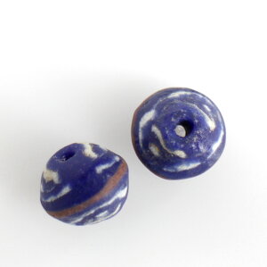 ガーナ・アナンシビーズ(再生ガラスビーズ) ブルー&ホワイトマーブル/2粒  African glass anansi beads, GAHANA【クリックポスト利用可】