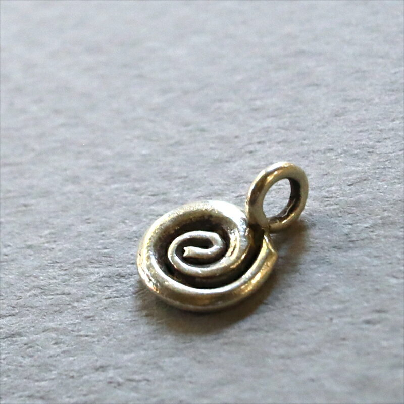 シルバー　チャーム　カレンシルバー　ペンダントヘッド 渦巻き 螺旋 1個