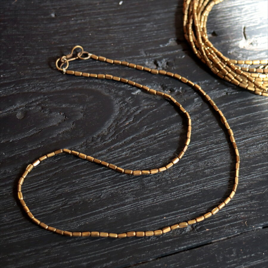 真鍮ビーズ 角筒状 1連（約100粒）　brass beads留め具付き