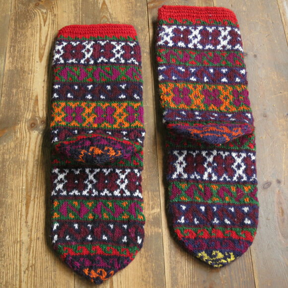 【10%OFFクーポン対象品】アンティーク・トルコ手編みウール靴下ワインレッド＆オレンジ／小花ボーダー／25cm