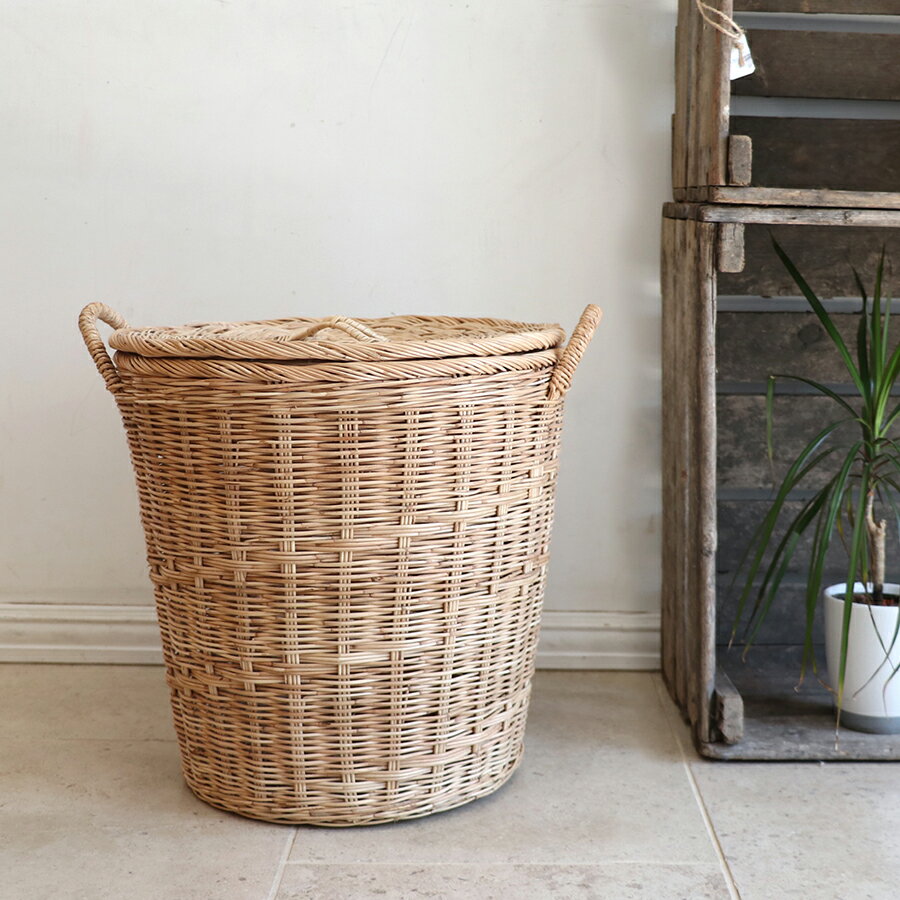 ランドリーバスケット　収納カゴ　ラタン（籐）蓋つきラウンドバスケット　高さ38cm　Rattan Large basket, Thailand