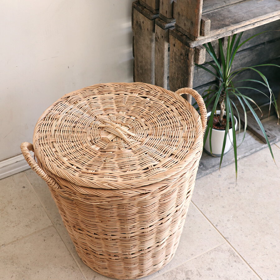 ランドリーバスケット　収納カゴ　ラタン（籐）蓋つきラウンドバスケット　高さ38cm　Rattan Large basket, Thailand