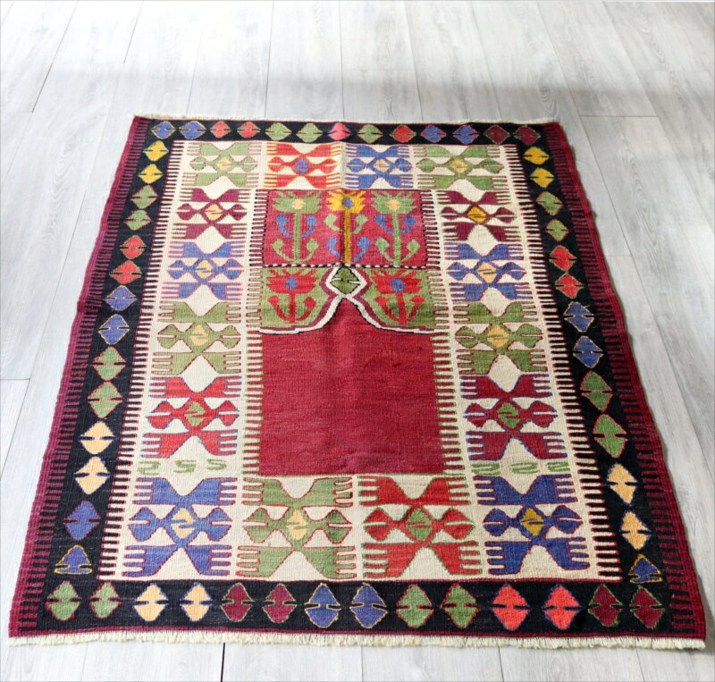 【15%OFFクーポン対象】オールドキリム コンヤラディック　チェイレキ144×95cm赤いミフラープ　鳥の羽