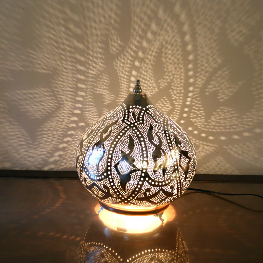 ▼ガラタバザール店舗TOPへ#メタルシェードランプ&nbsp;&nbsp;メタルシェードランプ　スタンドランプソアン　高さ34cm　エジプト　ハンドメイドDETAIL 商品番号 lpxm016b-06 サイズ シェード直径 φ29cm 本体...