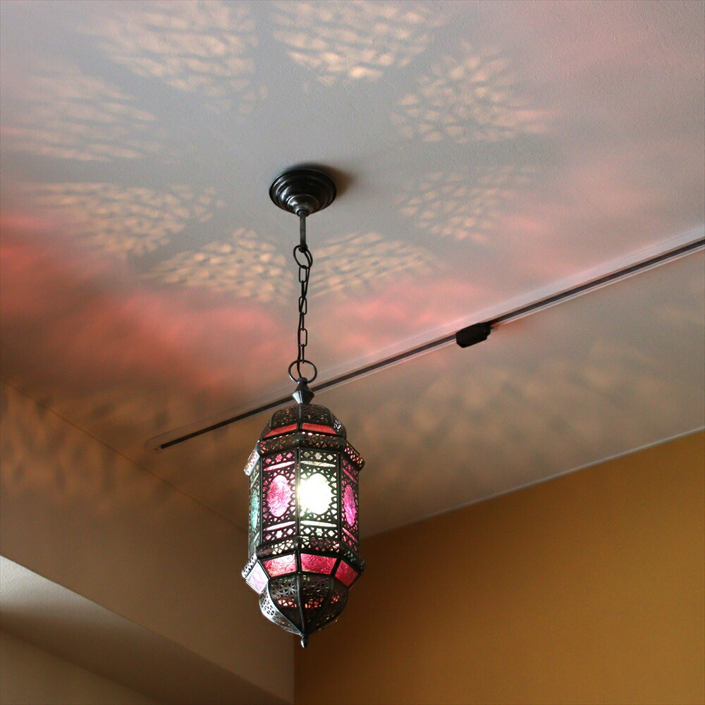 モロッコランプ ガラスペンダントライト アラビア風 フューシャ 直径16cm 全長87cm 8面のレリーフガラス Morocco Lantern E17 25W 白熱球付き