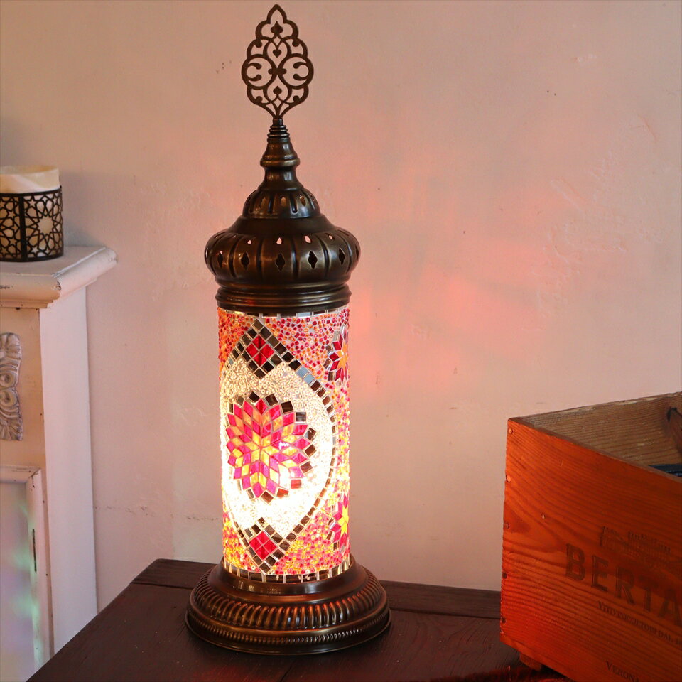 ガラタバザールのモザイクランプシャンデリア大型ペンダントランプ中・小型ペンダントランプテーブル・フロアランプ■イスタンブールの人々によって生み出されるあかりガラタバザールで販売しているモザイクランプは、トルコの経済・文化の中心地、イスタンブ...
