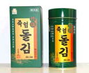 名称：竹塩岩海苔　180枚缶入 （配送料・手数料別）お歳暮で各商品5個以上お求めの場合、日数にゆとりをもってご用命ください。 辛さ 　「0」（0〜5の6段階） 商品説明 　韓国の清浄海城で採取した高品質の韓国海苔です。　鮮度を保つ缶入りなので贈り物にも喜ばれます。　竹塩を使うことで塩加減もほど良く、まろやかな味わいに仕上がっています。　海苔本来の香ばしさをそのまま生かした、味わい深い一品です。 原材料名 　海苔・コーン油・胡麻油・食塩・竹塩 配送方法 　普通（常温） 発送日目安 　ご注文いただいてから2営業日後 賞味期限 　製造日から1年間 保存方法 　常温にて保存してください。 注意事項 　直射日光、高温多湿を避けて保存してください。　開封後は冷蔵庫にて保存し、お早めにお召し上がりください。　 購入制限 　お一人様 　5個まで 加工業者 原産地：大韓民国販売者：大一商事(株) 加工業者住所 秋田県秋田市広面字