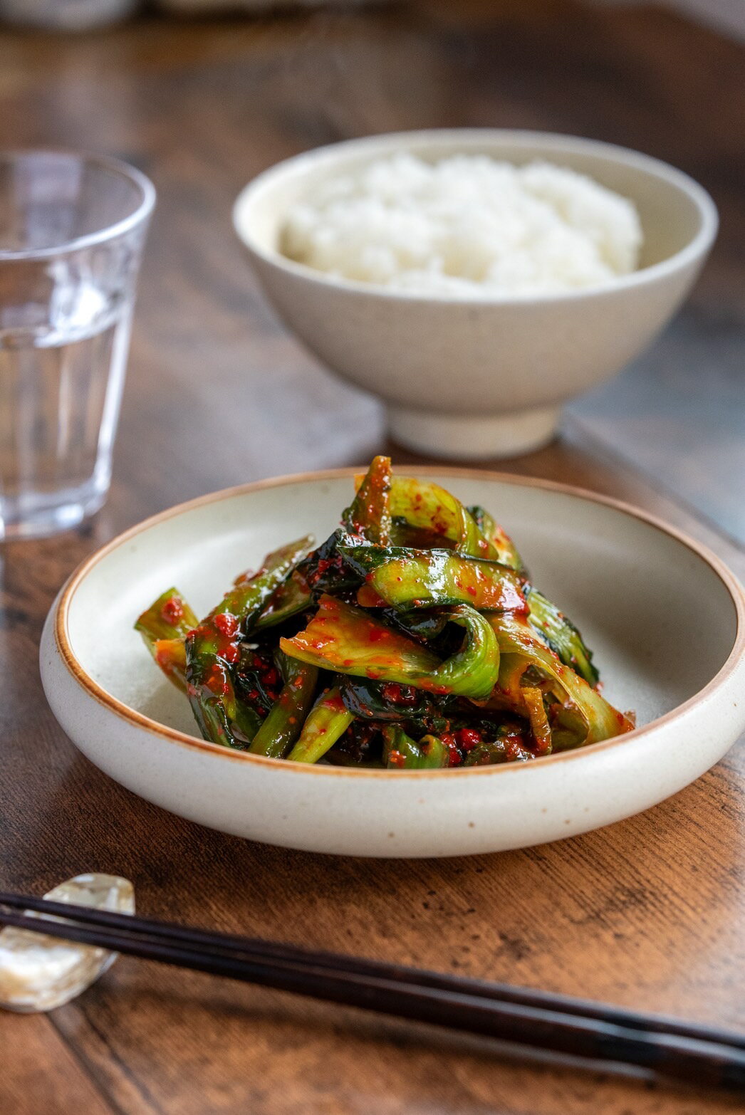 小松菜キムチ(260g)歯応えが良く、青菜ならではのほろ苦さがキムチの薬念(ヤンニョン)と相まって、絶妙の味わいを生み出します【キムチ 韓国料理 お漬物 本場 ...