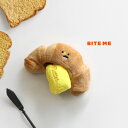 BITE ME バイトミー クロワッサンノーズワークおもちゃ(犬 おもちゃ ぬいぐるみ 小型犬 犬用おもちゃ いぬ ドック ドッグトイ 犬のおもちゃ 音が鳴る ...