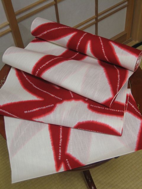 帯の誉田屋謹製　綿浴衣地　大笹　白地に赤【ゆかた】【誉田屋源兵衛】【夏祭り】【花火大会】【送料無料】