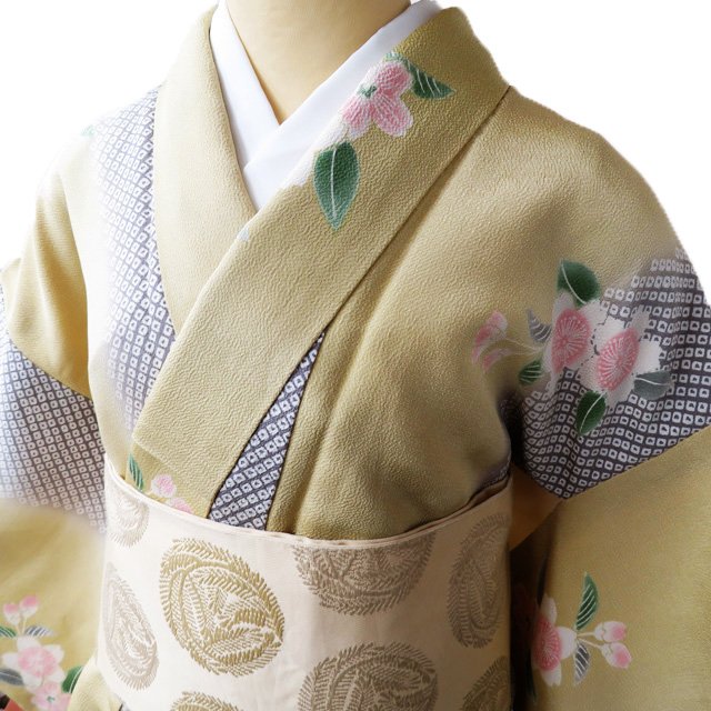 ＼ FINAL PRICE ／ 【 中古 】 特選 小紋 着物 リサイクル 正絹 袷 縮緬地 ちりめん 鹿の子模様 花 桜 枯野色 鼠色 身丈152.5cm 裄65cm S A882-2 [ 和服 きもの 普段着 kimono アウトレット 送料無料 きもの北條]