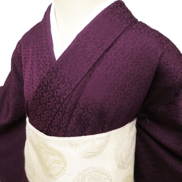 【 中古 】 特選 色無地 リサイクル着物 正絹 袷 カジュアル 紋なし 地模様 幾何学模様 葡萄色 身丈158cm 裄66cm M A1178-2 [和服 お茶会 お茶席 茶道 アウトレット きもの kimono 送料無料 きもの北條]