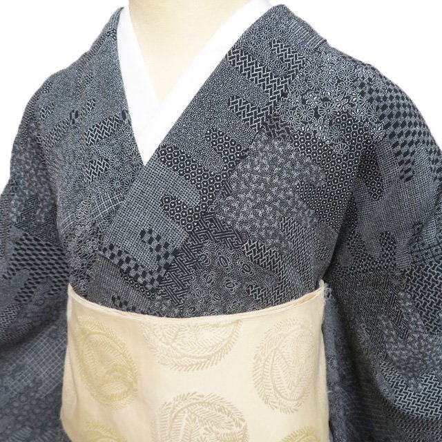 Rakuten - 【 中古 】 夏物 夏着物 小紋 江戸小紋 リサイクル着物 正絹 カジュアル 霞取り 寄せ小紋柄 黒色 身丈160.5cm 裄66cm M A1255-2 [和服 お茶会 観劇 お食事 街歩き きもの kimono 送料無料 きもの北條]