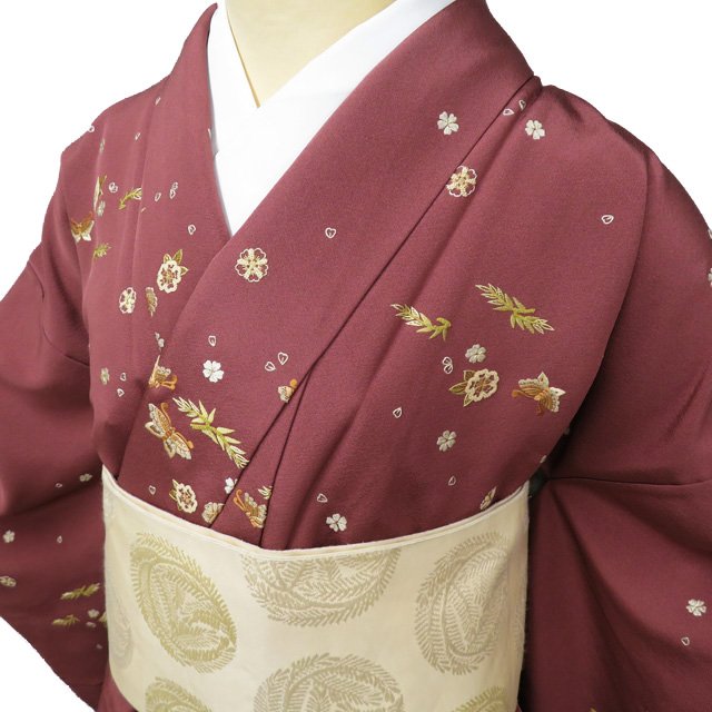 Rakuten - 【 未使用 】 小紋 着物 正絹 袷 カジュアル 刺繍 相良刺繍 花と蝶模様 蘇芳香色 多色 身丈167cm 裄64.5cm L トール A1006-3 [ 和服 きもの 普段着 kimono アウトレット 送料無料 きもの北條]