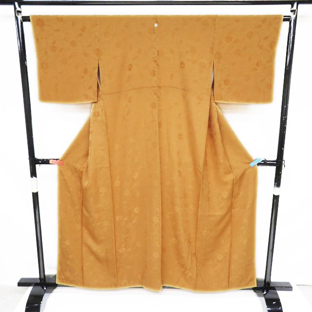 【 中古 】 色無地 リサイクル着物 正絹 袷 フォーマル 紋付き 地模様 花唐草模様 赤朽葉色 身丈159cm 裄64cm m A1058-3 [ 和服 入学式 卒業式 お茶会 お宮参り アウトレット きもの kimono 送料無料 きもの北條]