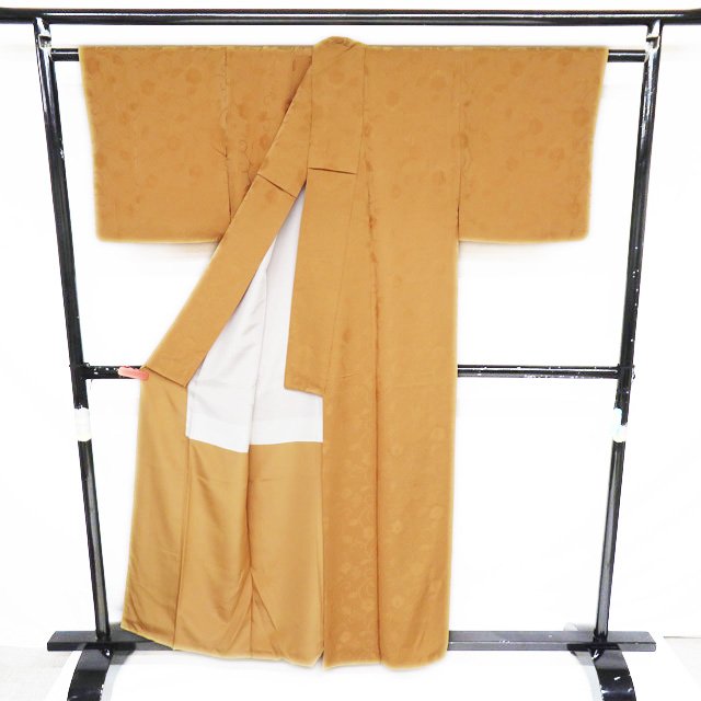 【 中古 】 色無地 リサイクル着物 正絹 袷 フォーマル 紋付き 地模様 花唐草模様 赤朽葉色 身丈159cm 裄64cm m A1058-3 [ 和服 入学式 卒業式 お茶会 お宮参り アウトレット きもの kimono 送料無料 きもの北條]