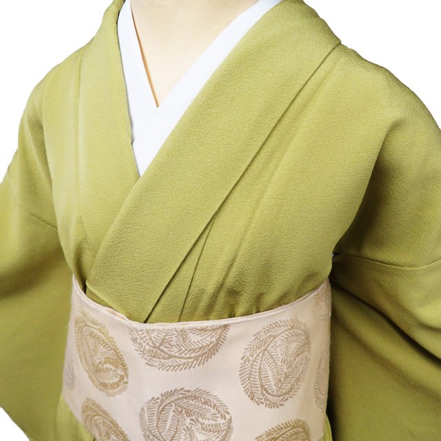 Rakuten - 【 未使用 】 色無地 着物 正絹 袷 フォーマル 紋付き やや灰みの緑黄色 身丈161cm 裄63cm M A1076-7 [ 和服 入学式 卒業式 お茶会 お宮参り アウトレット きもの kimono 送料無料 きもの北條]