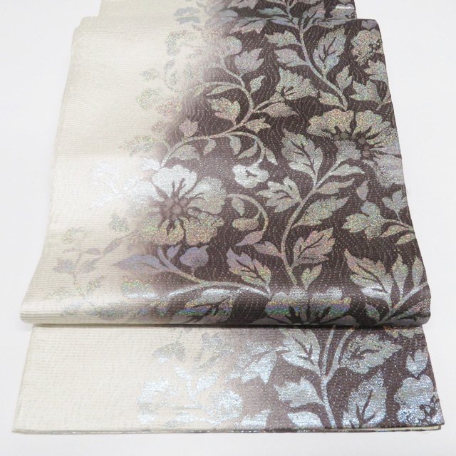 【 中古 】 袋帯 リサイクル 正絹 フォーマル 仕立て上がり 全通 花模様 オーロラ糸 白色 消炭色 A1232-18 [結婚式 お宮参り お茶会 お茶席 茶道 七五三 式典 利休忌 送料無料 きもの北條]