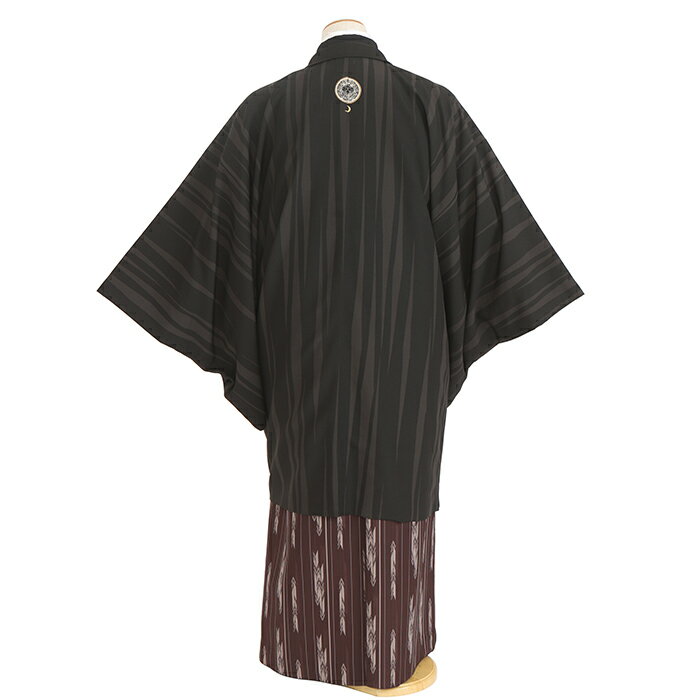 【レンタル】『黒色にグレー矢絣の羽織と焦げ色の袴セット』gra-men110 【成人式・卒業式　男性着物 袴セット レンタル (身長約168cm〜175cm位)】おしゃれ モダン 式典出席3泊4日レンタル【往復送料無料】【新品足袋プレゼント】